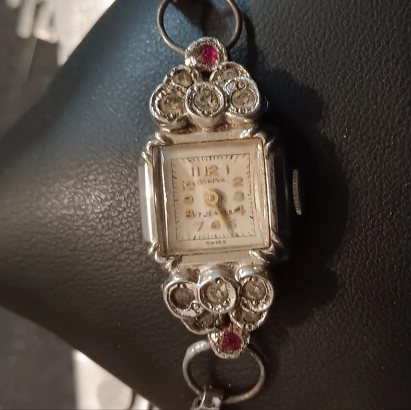 RARE VINTAGE BULOVA ART DECO 17 JEWELS WOMENS WATCH 10 Diamonds 2 Rubies - Picture 1 of 10